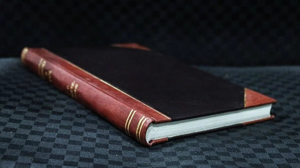 (1908) [Leatherbound]. Ruang thieo muang Phra Ruang Rattanakosin Sok 116 / Somdet Phra B orommaorasathirat Chaofa Mahawachirawut Makutratchakuman song tng